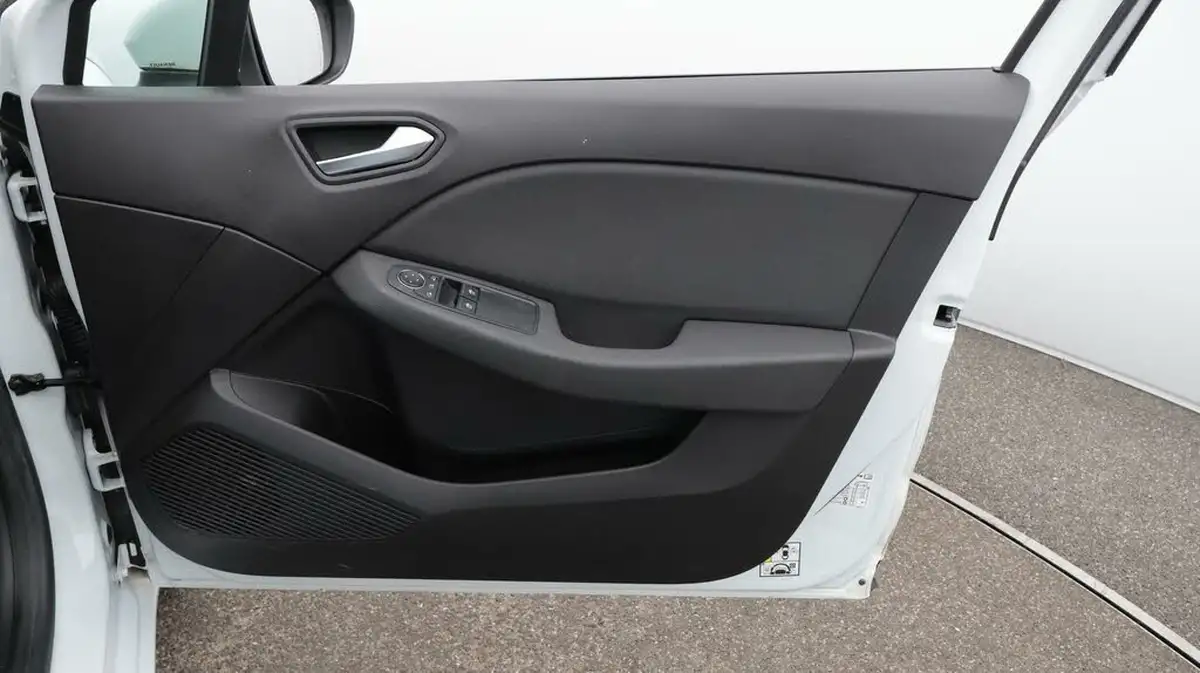 2021-renault-clio-10-sce-play-75bhp-big-15