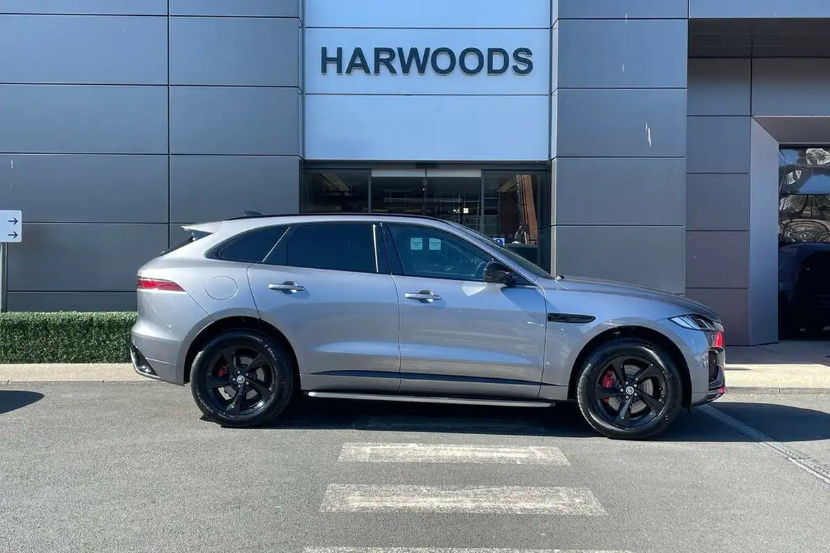 2024-jaguar-f-pace-20-p400e-r-dynamic-se-black-big-1