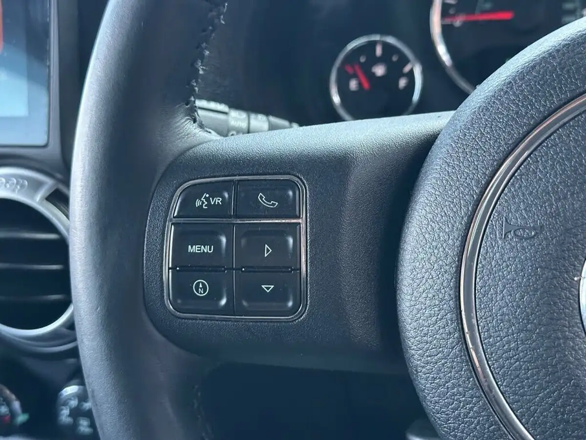 2012-jeep-wrangler-28crd-sahara-5d-auto-big-50