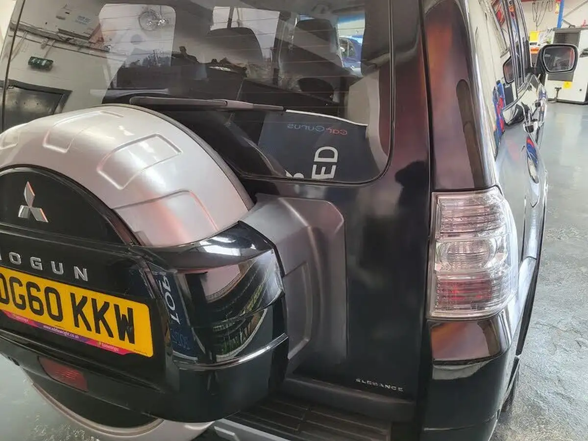 2010-mitsubishi-shogun-32td-elegance-197bhp-big-12