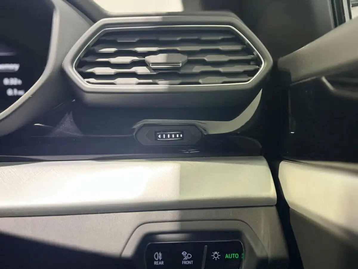 2021-lamborghini-urus-40-no-trim-big-17
