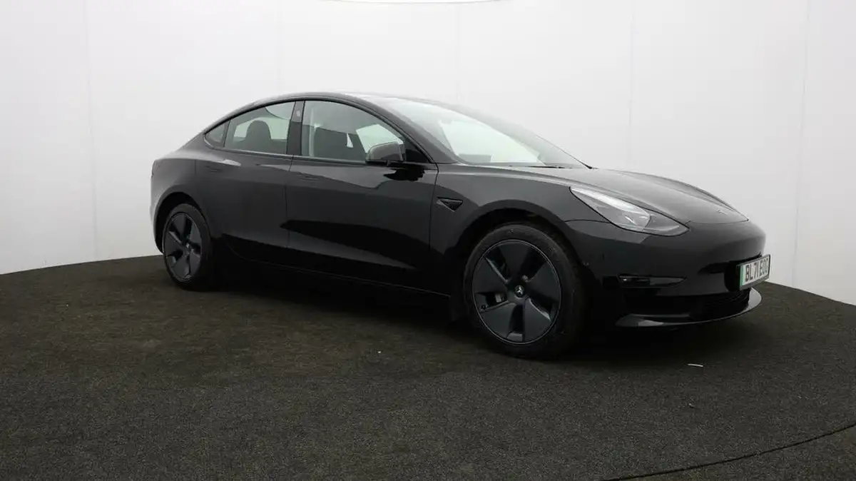 2022-tesla-model-3-e-long-range-big-46