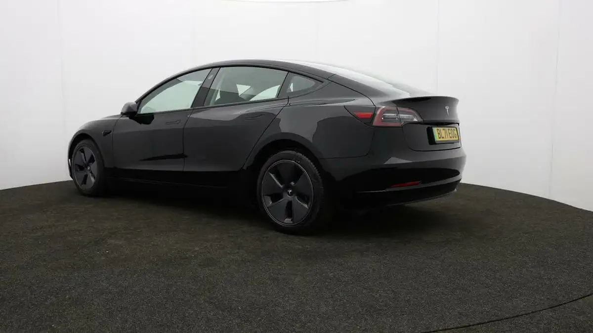 2022-tesla-model-3-e-long-range-big-74