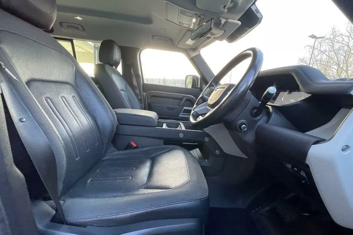 2020-land-rover-110-defender-20-p300-se-110-big-8