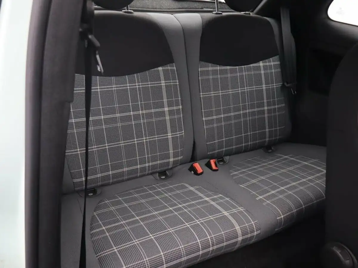 2021-fiat-500-10-lounge-big-35