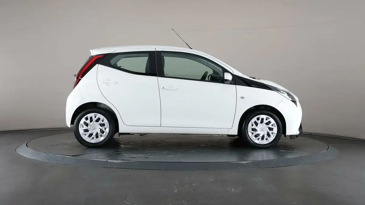 2019-toyota-aygo-10-vvt-i-x-play-tss-x-shift-big-51
