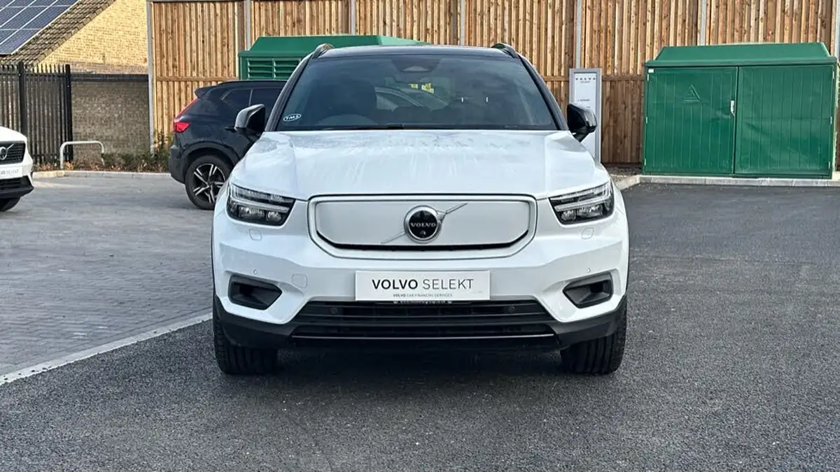 2021-volvo-xc40-e-p8-first-edition-big-11