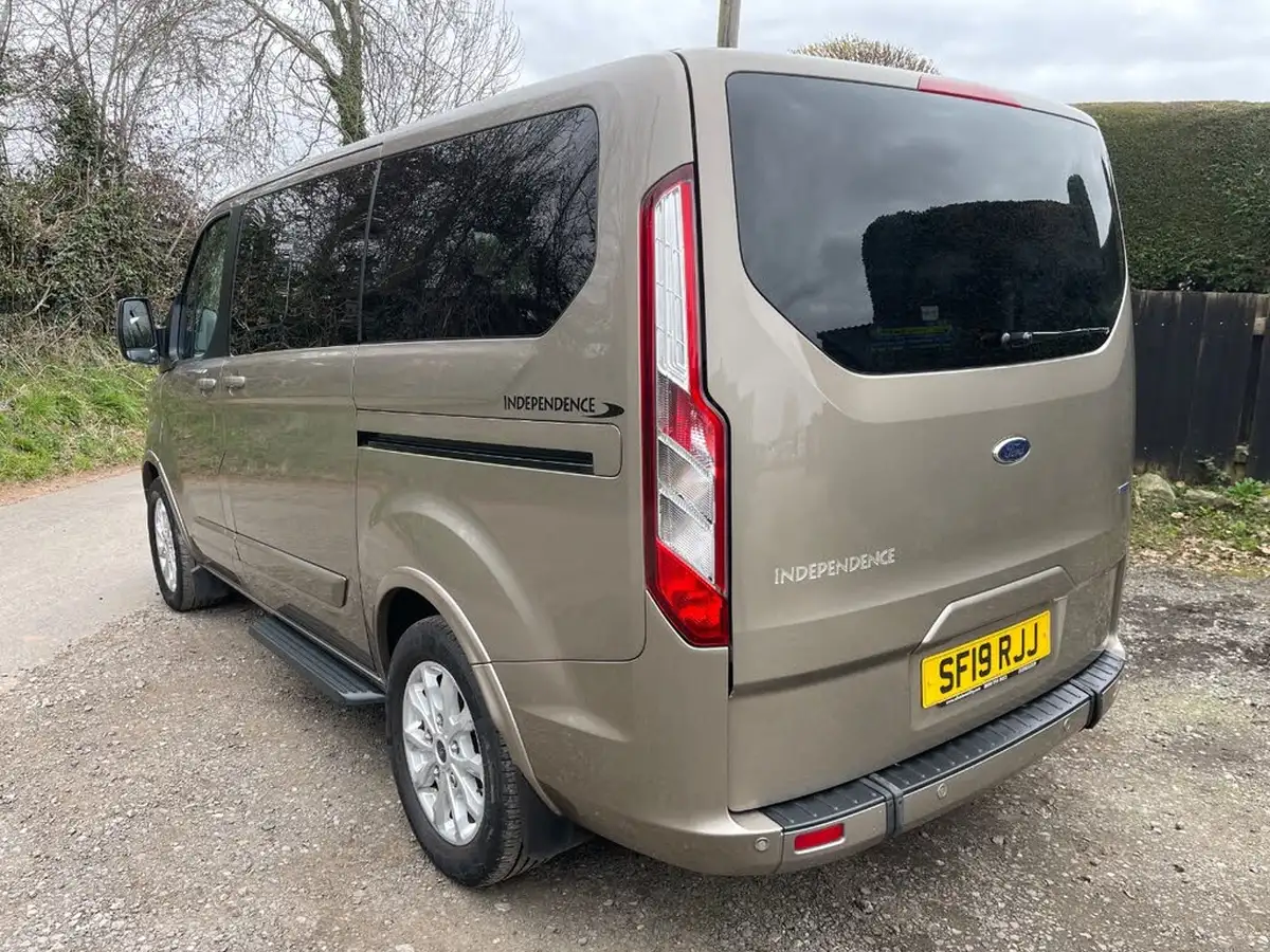 2019-ford-tourneo-custom-20tdci-310-l1-titanium-130ps-big-6