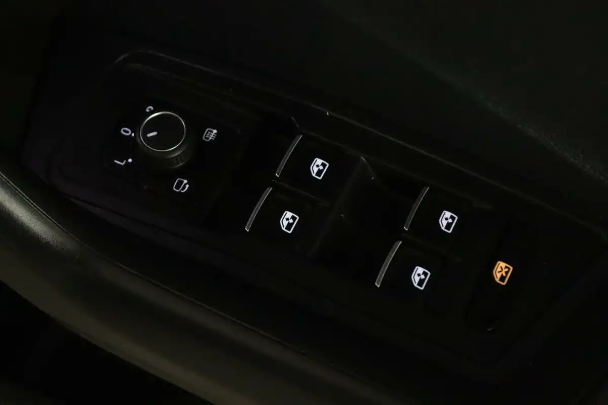2018-volkswagen-t-roc-15-tsi-sel-ss-big-18