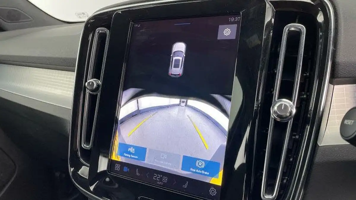 2024-volvo-xc40-20-b3-core-big-6