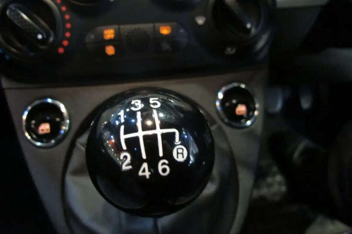 2021-fiat-500-10-lounge-big-29