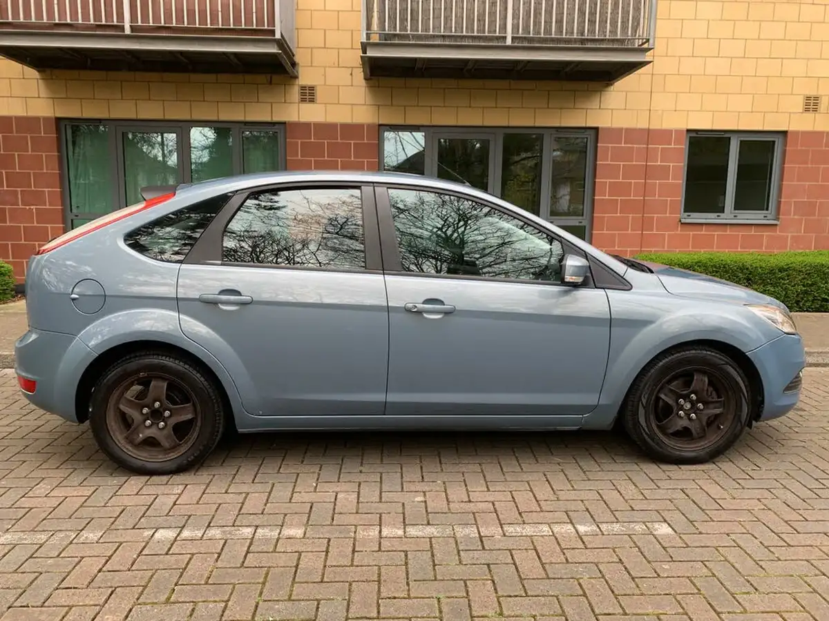 2009-ford-focus-16-style-hatchback-5d-big-9
