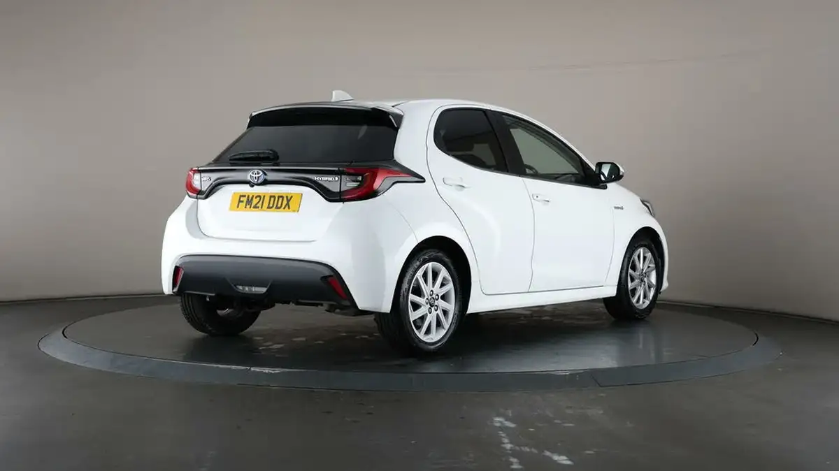 2021-toyota-yaris-15-vvt-i-design-big-63