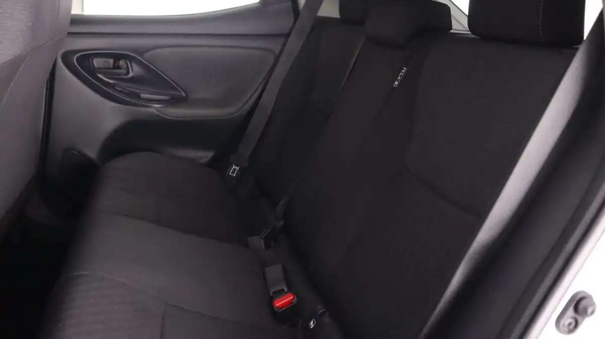 2021-toyota-yaris-15-vvt-i-design-big-15