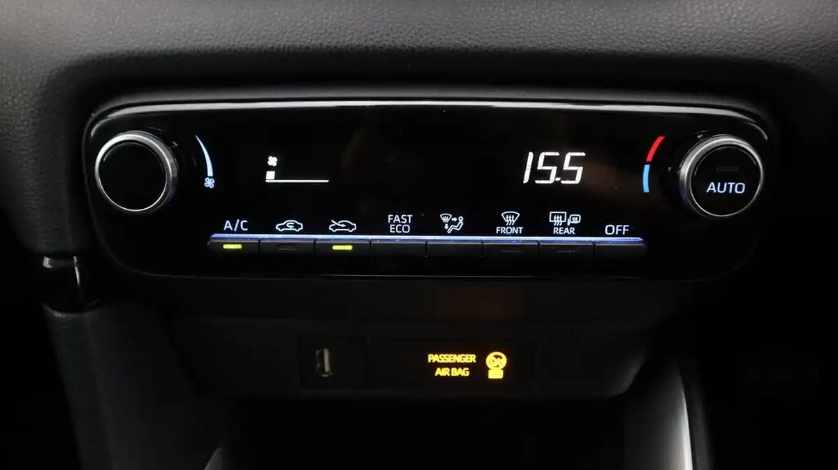 2021-toyota-yaris-15-vvt-i-design-big-11