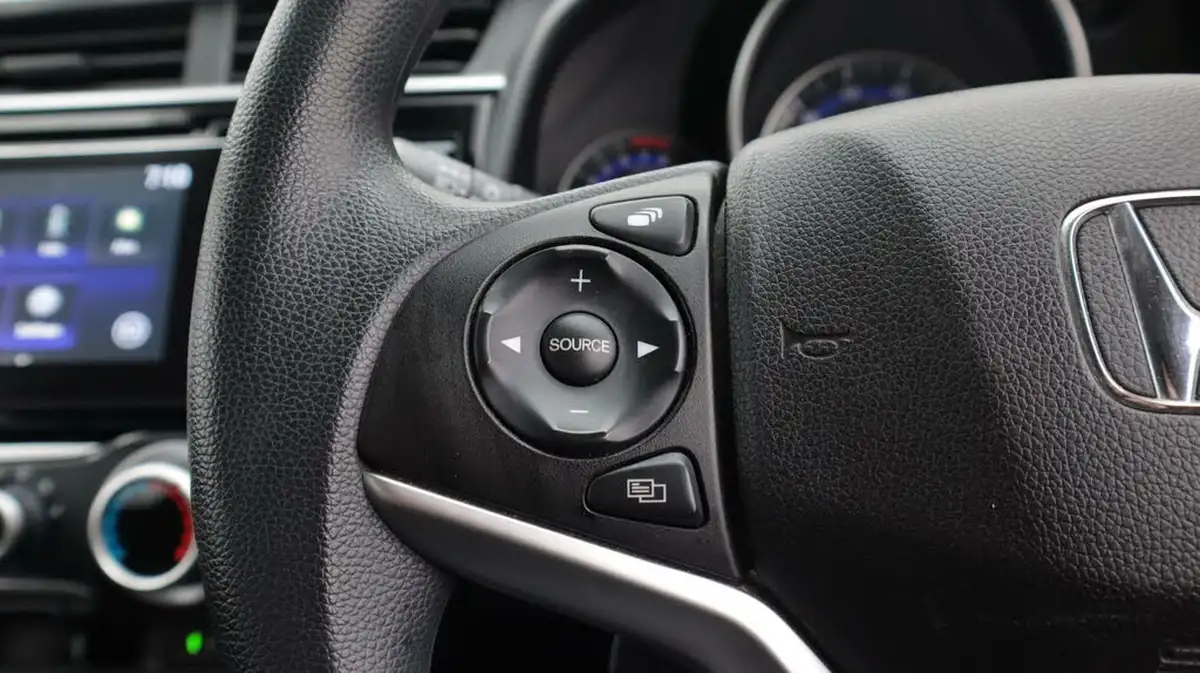 2019-honda-jazz-13-i-vtec-se-big-22