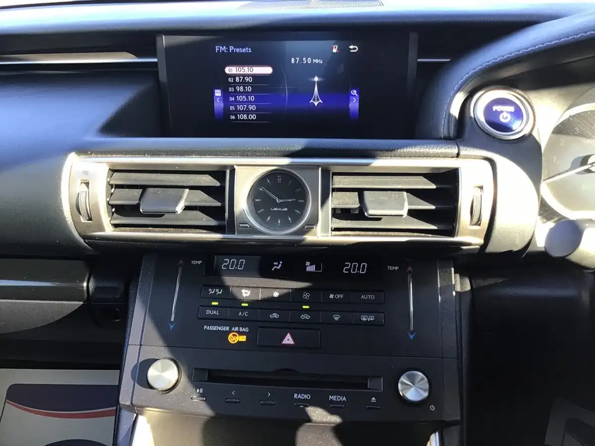 2015-lexus-is-300h-25-executive-edition-big-20