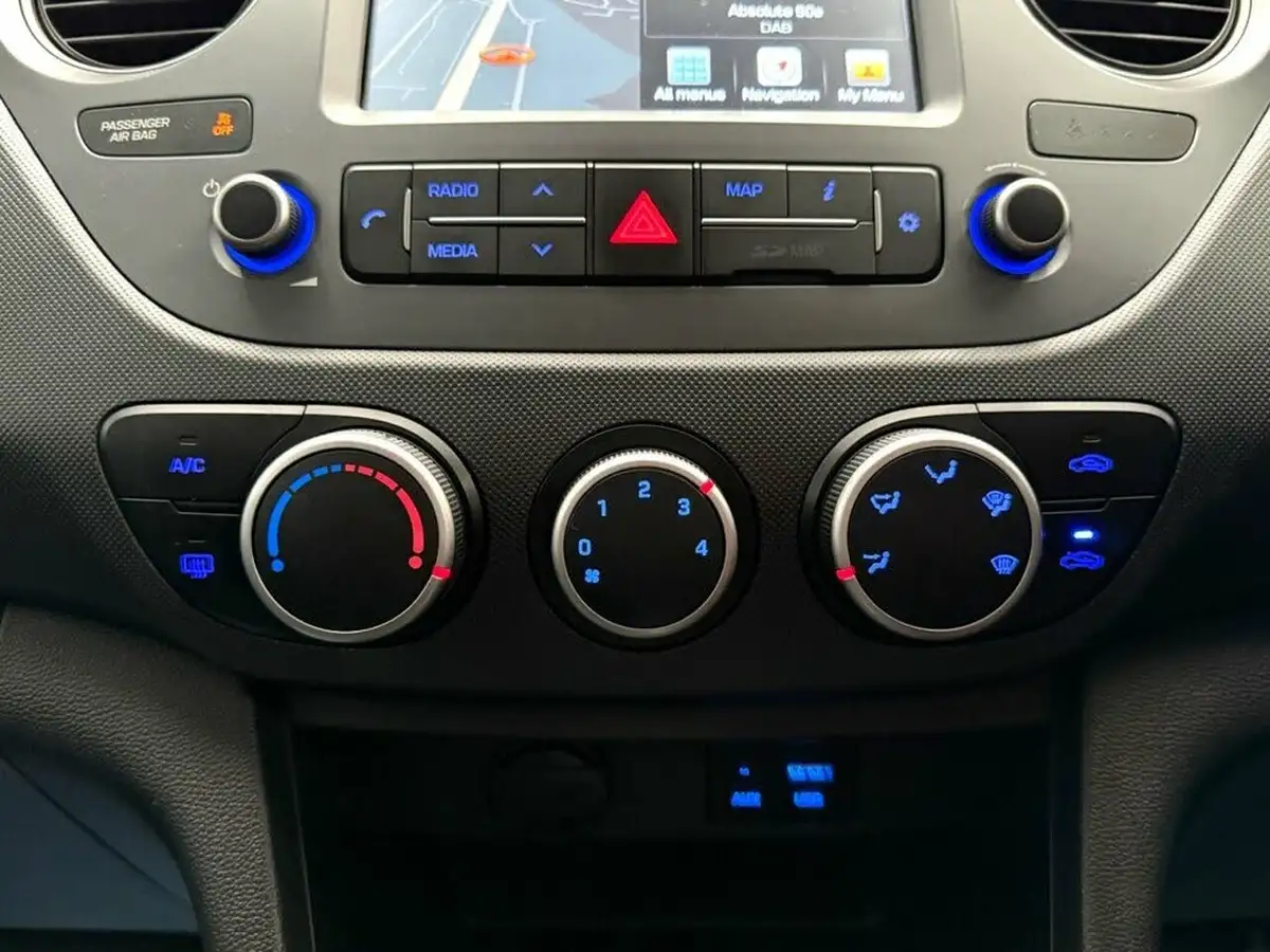 2019-hyundai-i10-10-play-big-25