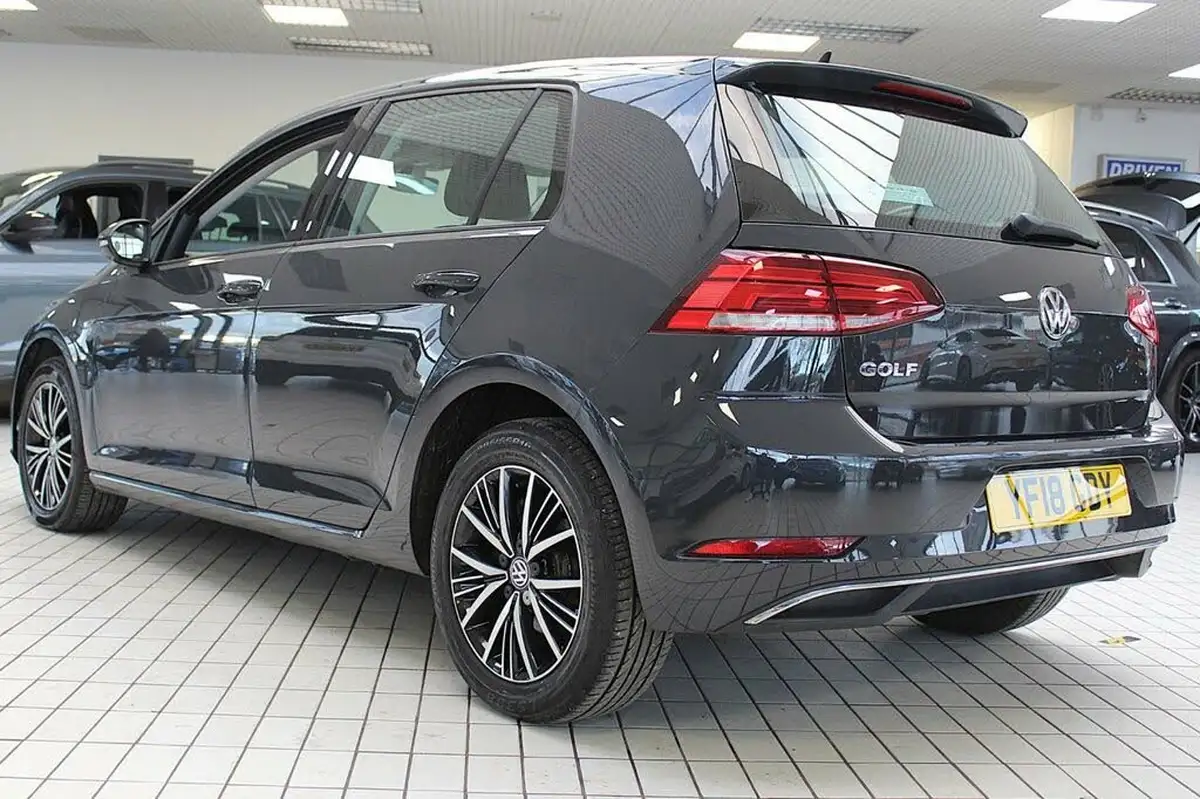 2018-volkswagen-golf-16tdi-se-nav-ss-hatchback-5d-big-14