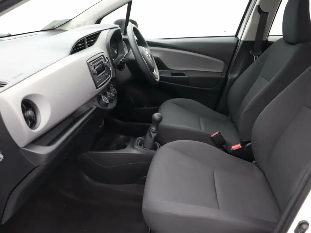 2019-toyota-yaris-10-vvt-i-active-big-18