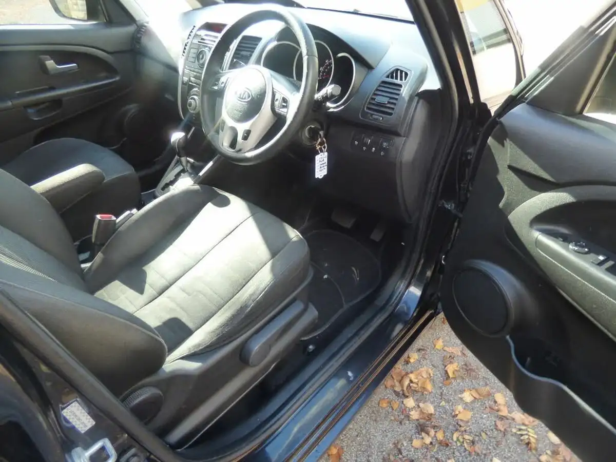 2012-kia-venga-16-2-big-19