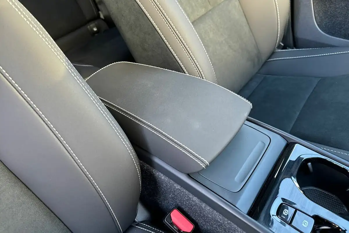 2024-volvo-xc40-20-b4-plus-big-26
