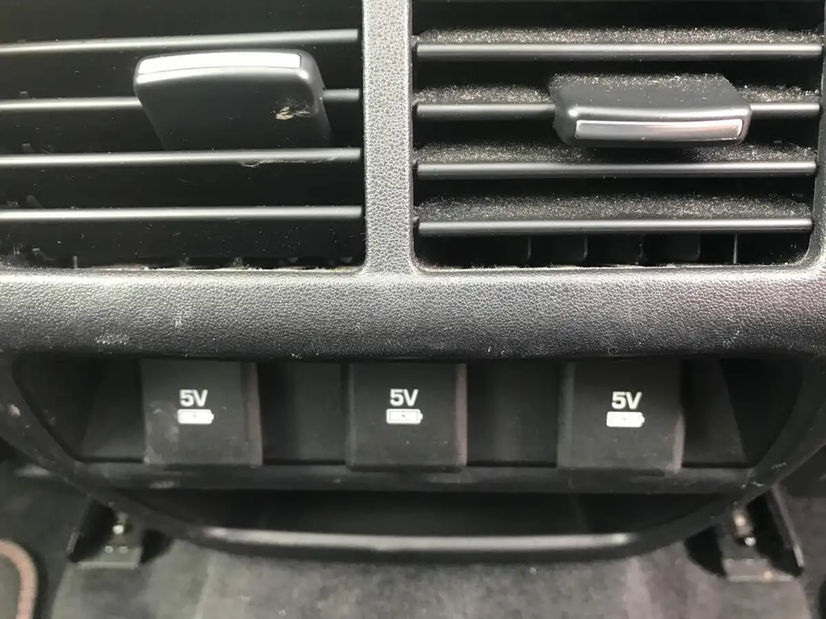 2018-jaguar-e-pace-20-i4d-first-edition-big-15