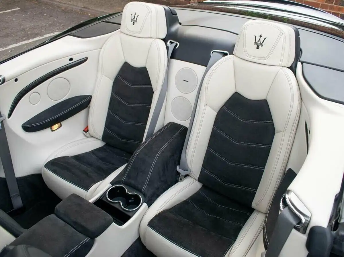 2014-maserati-grancabrio-47-mc-460ps-big-7