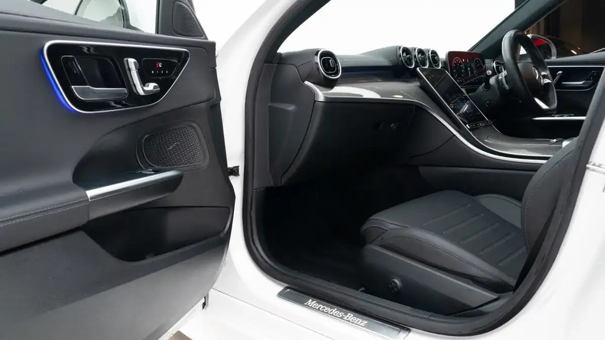 2023-mercedes-benz-c-class-20d-c300d-amg-line-premium-265ps-saloon-4d-1993cc-big-25