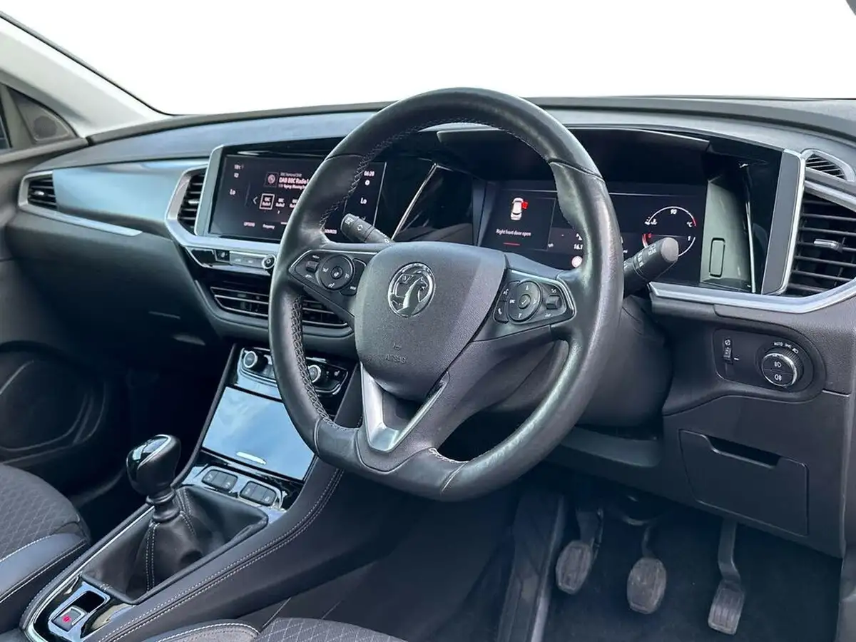 2022-vauxhall-grandland-12-elite-big-4