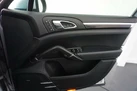 2013-porsche-cayenne-small-19