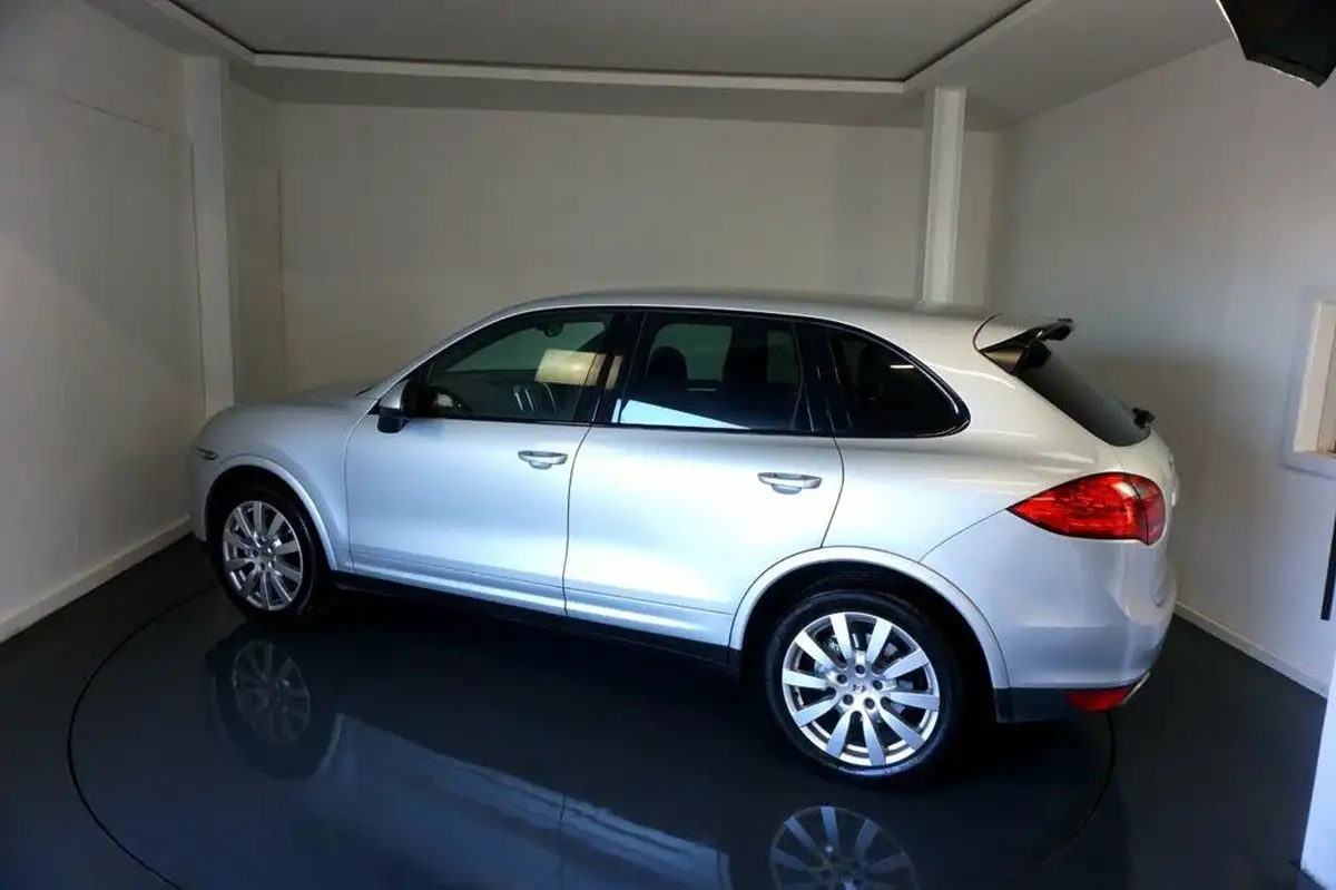 2013-porsche-cayenne-big-4