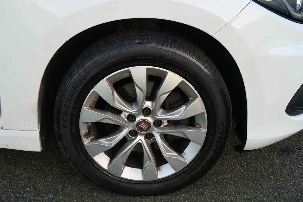2017-fiat-tipo-14-easy-plus-hatchback-big-16
