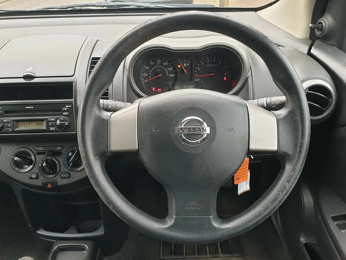 2009-nissan-note-big-17