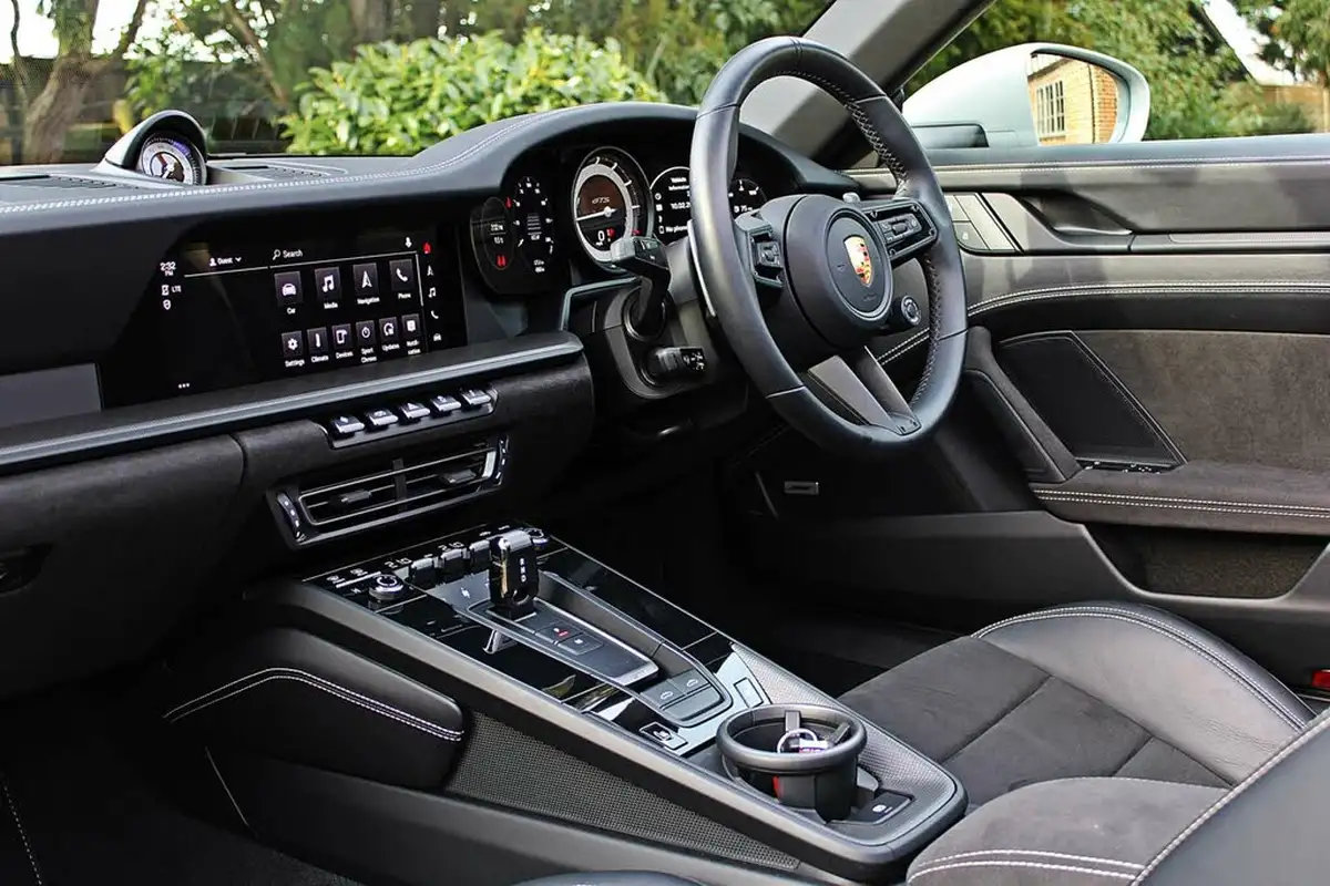 2023-porsche-911-30-targa-4-gts-pdk-big-17
