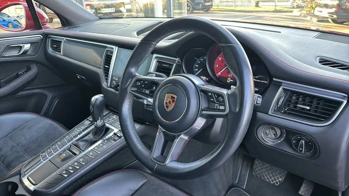 2017-porsche-macan-30-gts-big-16