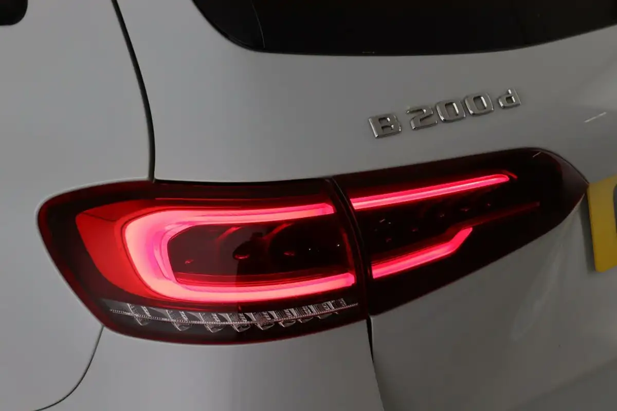 2022-mercedes-benz-b-class-20d-b200d-amg-line-edition-executive-big-9