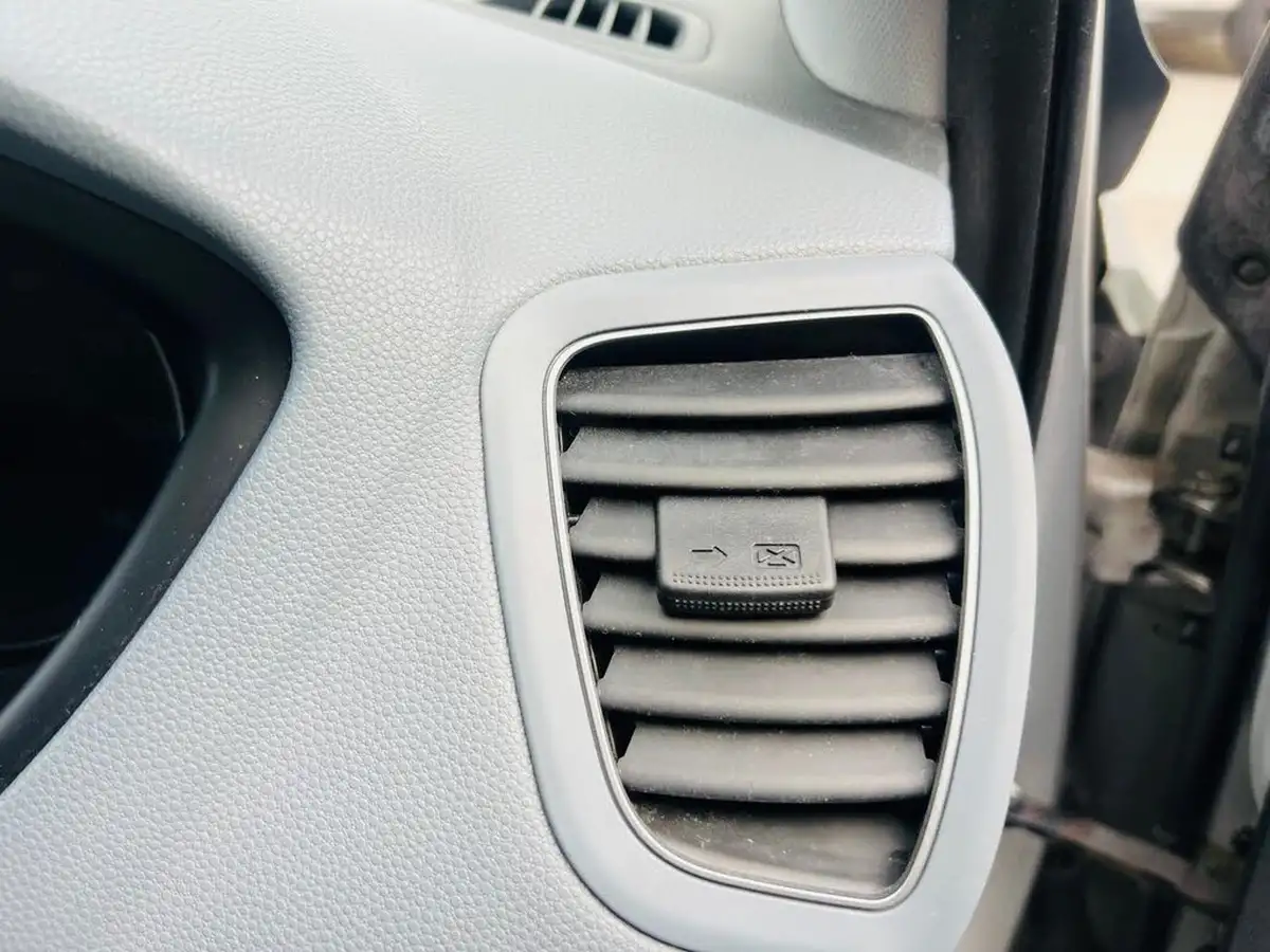 2015-hyundai-i20-14-se-big-35