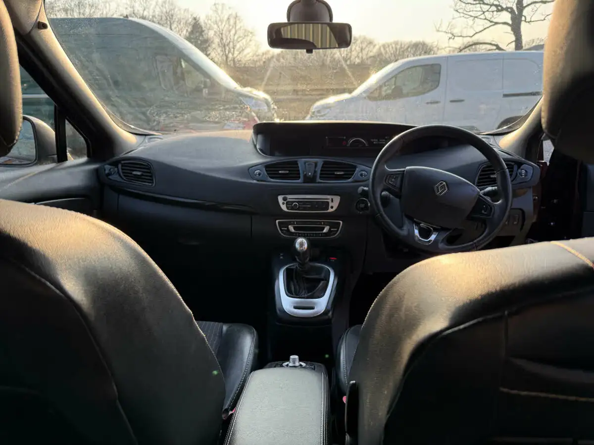 2014-renault-grand-scenic-15dci-dynamique-tom-tom-energy-ss-big-47