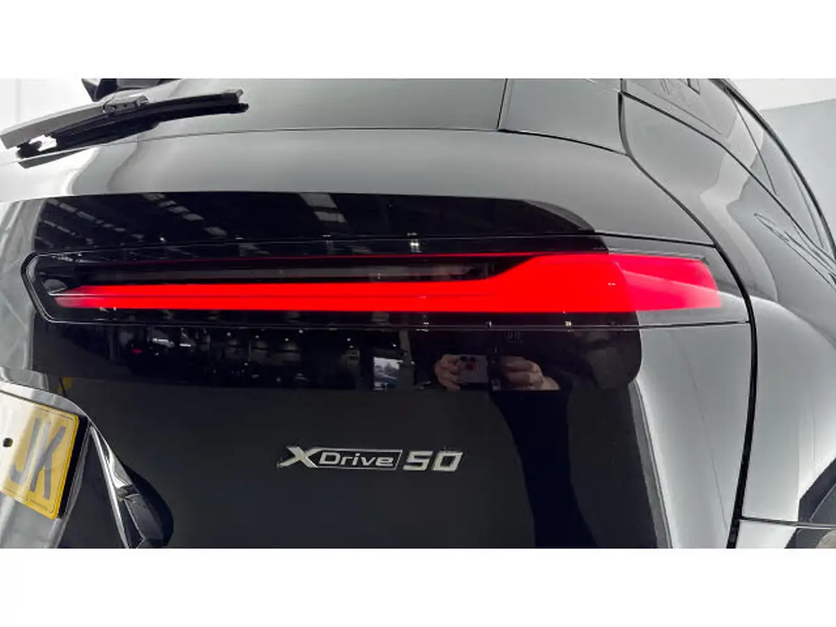 2022-bmw-ix-e-xdrive-50-m-sport-big-23