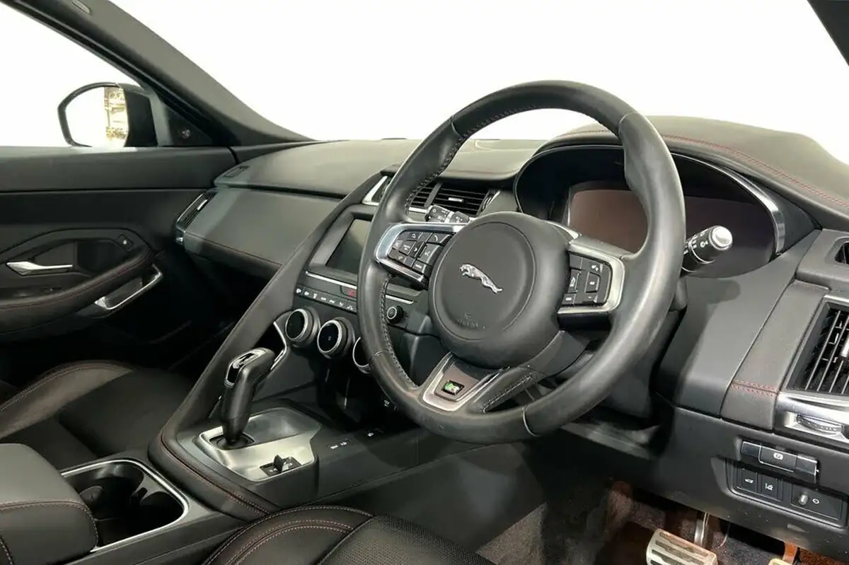 2020-jaguar-e-pace-20-i4d-chequered-flag-180ps-big-5