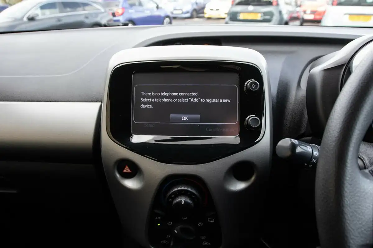 2015-citroen-c1-10-vti-feel-3d-big-22