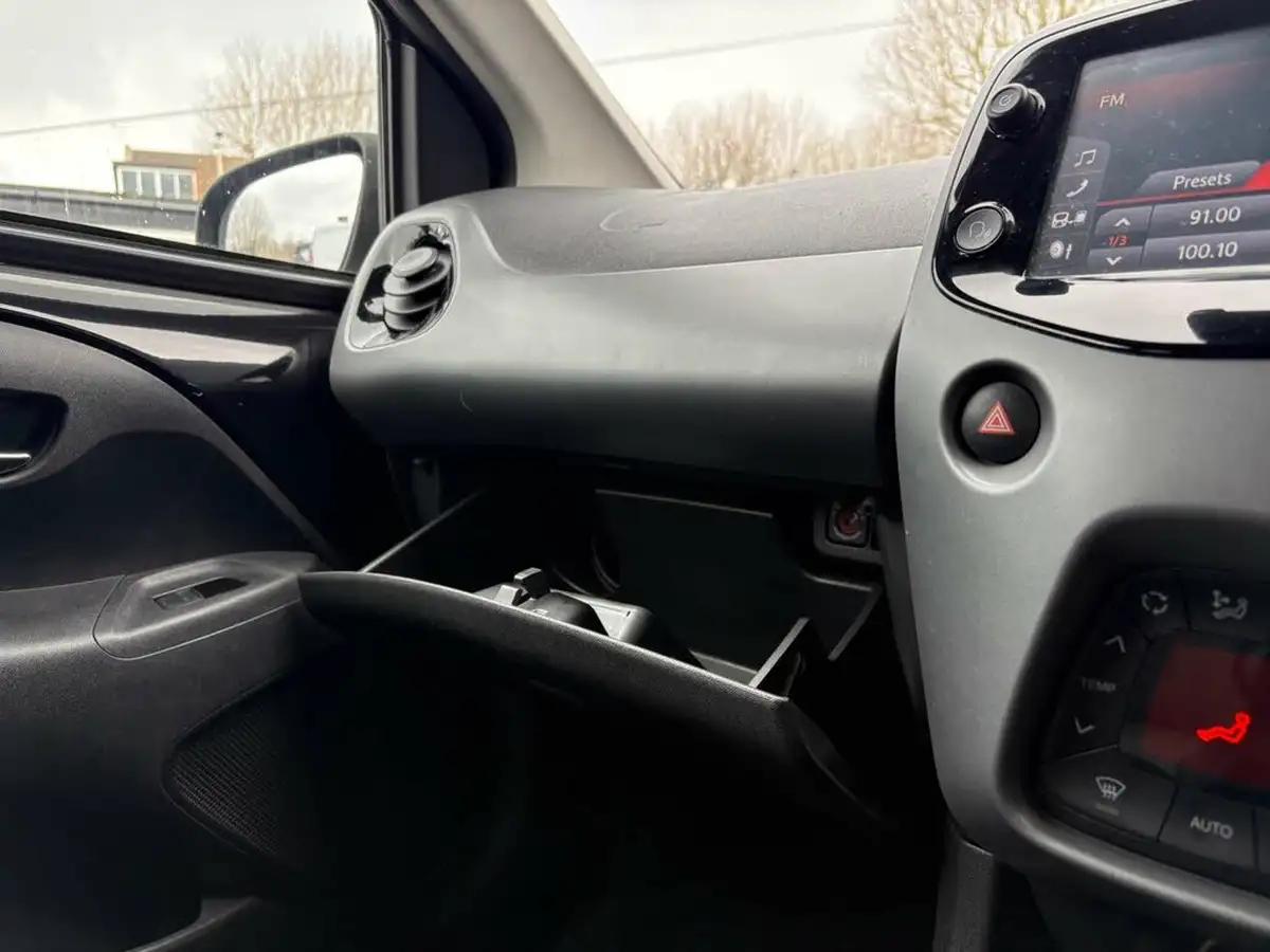 2018-toyota-aygo-10-vvt-i-x-clusiv3-71bhp-big-26