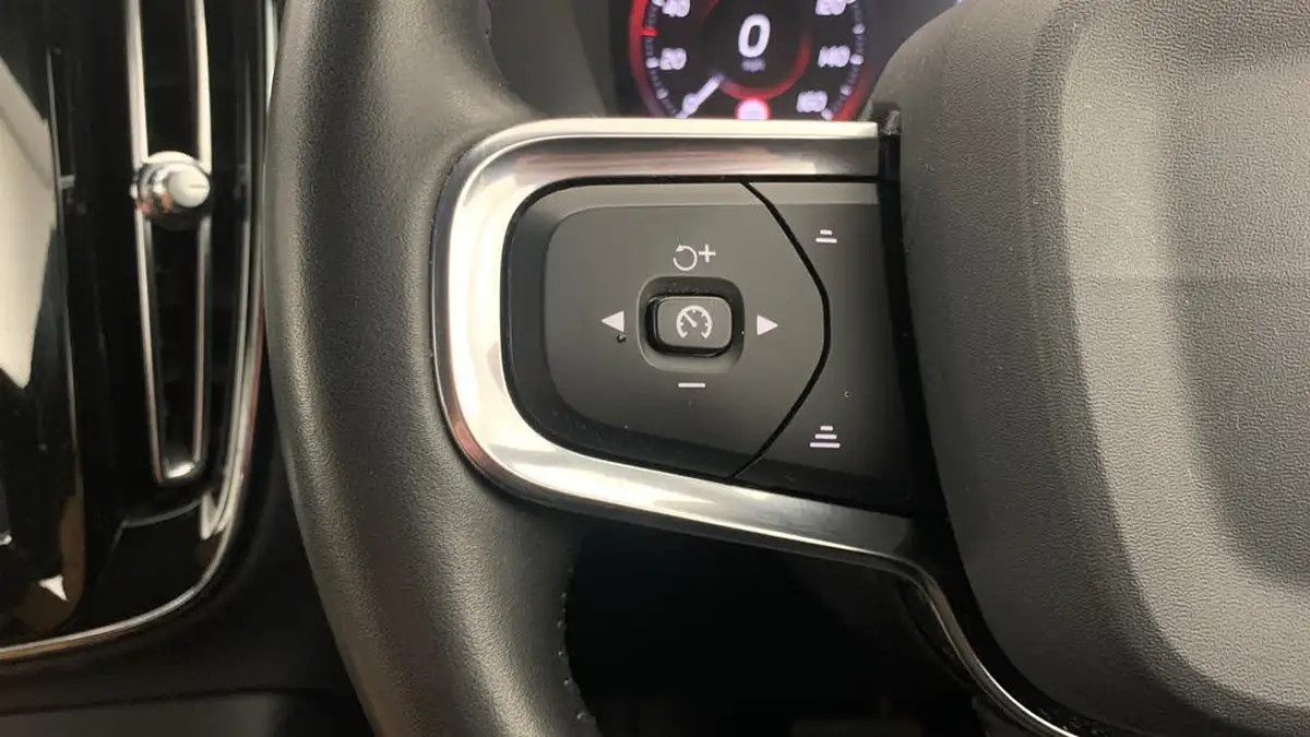 2020-volvo-xc40-20-t4-inscription-awd-big-18
