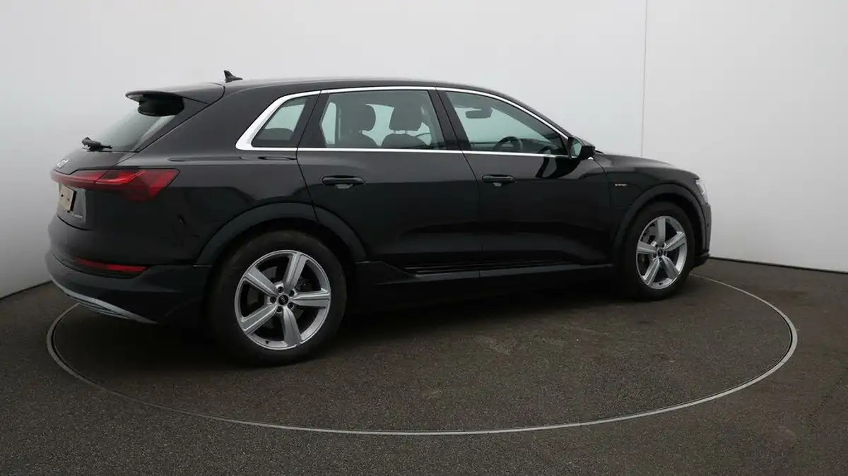 2021-audi-e-tron-55e-technik-station-wagon-big-42