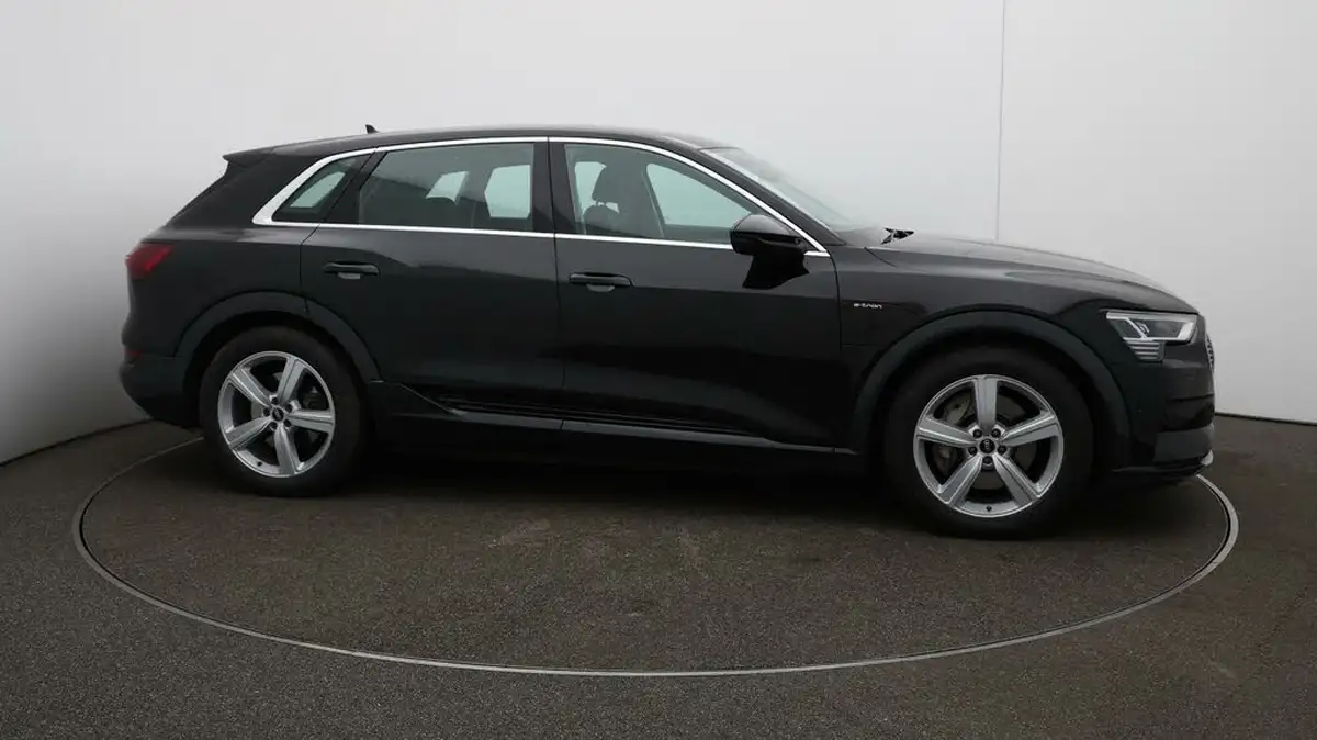2021-audi-e-tron-55e-technik-station-wagon-big-38