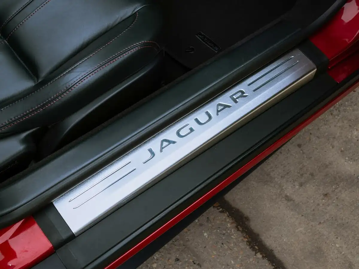 2013-jaguar-f-type-50-s-big-43
