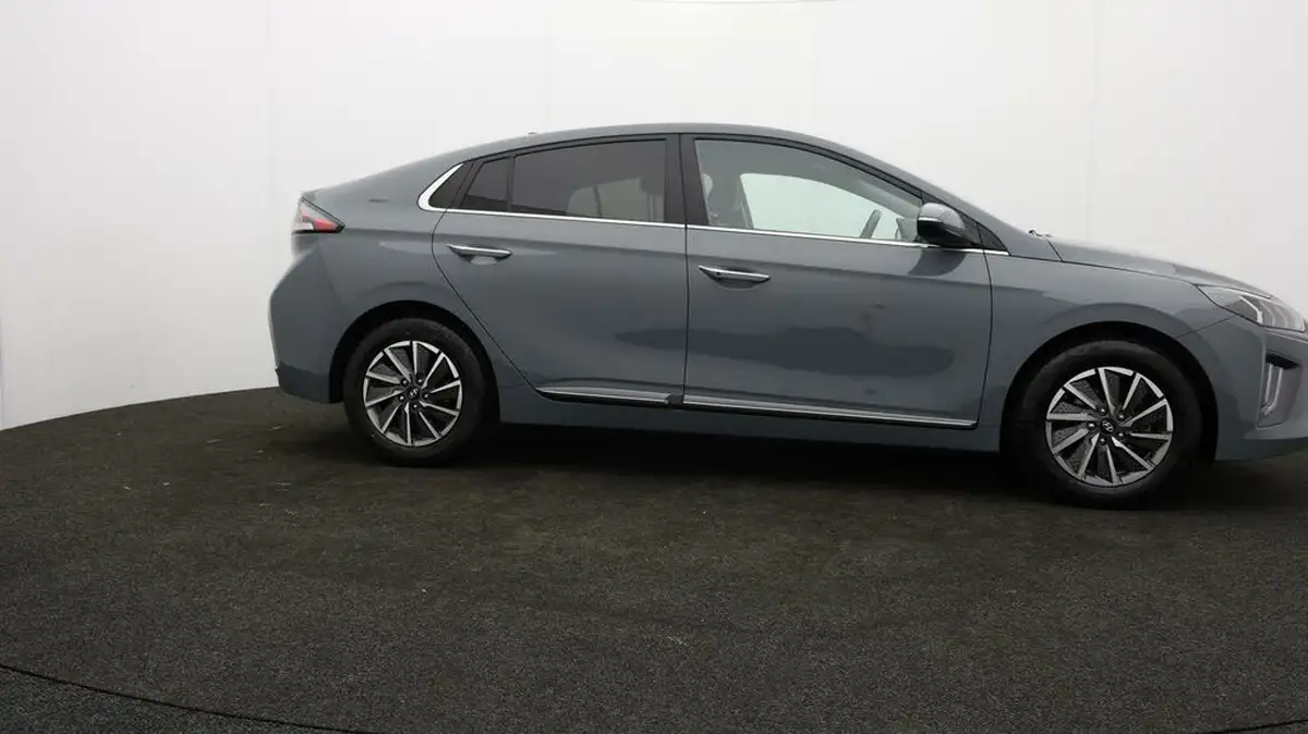 2021-hyundai-ioniq-e-premium-electric-100kw-big-44