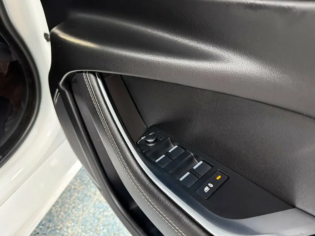 2020-jaguar-xe-20d-r-dynamic-se-awd-big-27