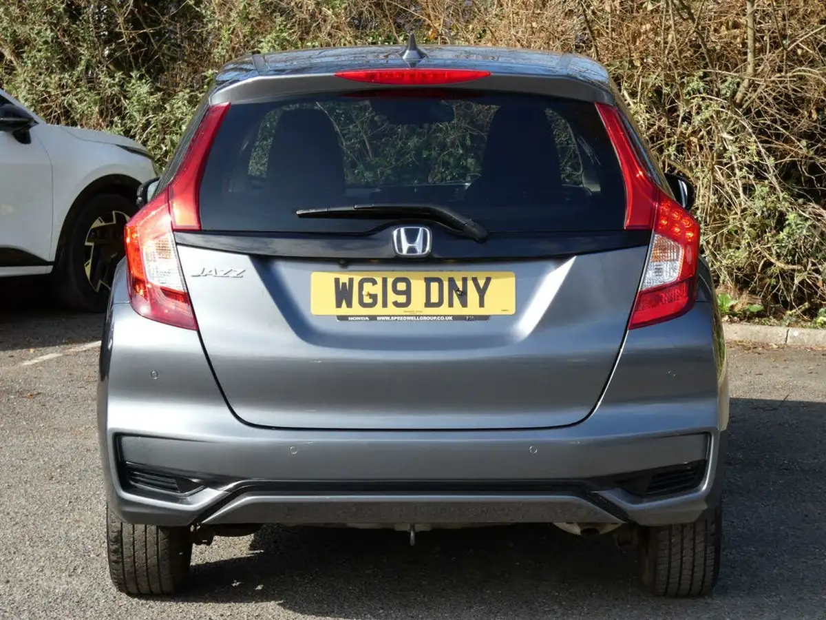 2019-honda-jazz-13-i-vtec-ex-navi-cvt-big-11